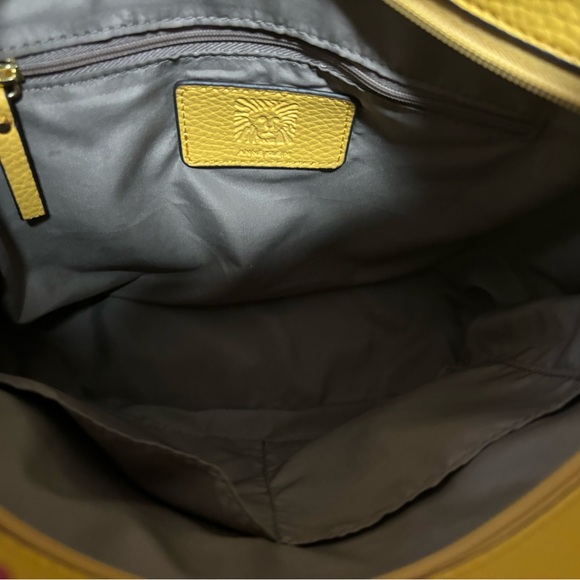 BNWOT YELLOW ANNE KLEIN HAND BAG - Picture 3 of 3
